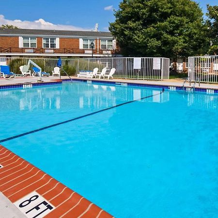Clarion Inn Falls Church-Arlington Exteriör bild