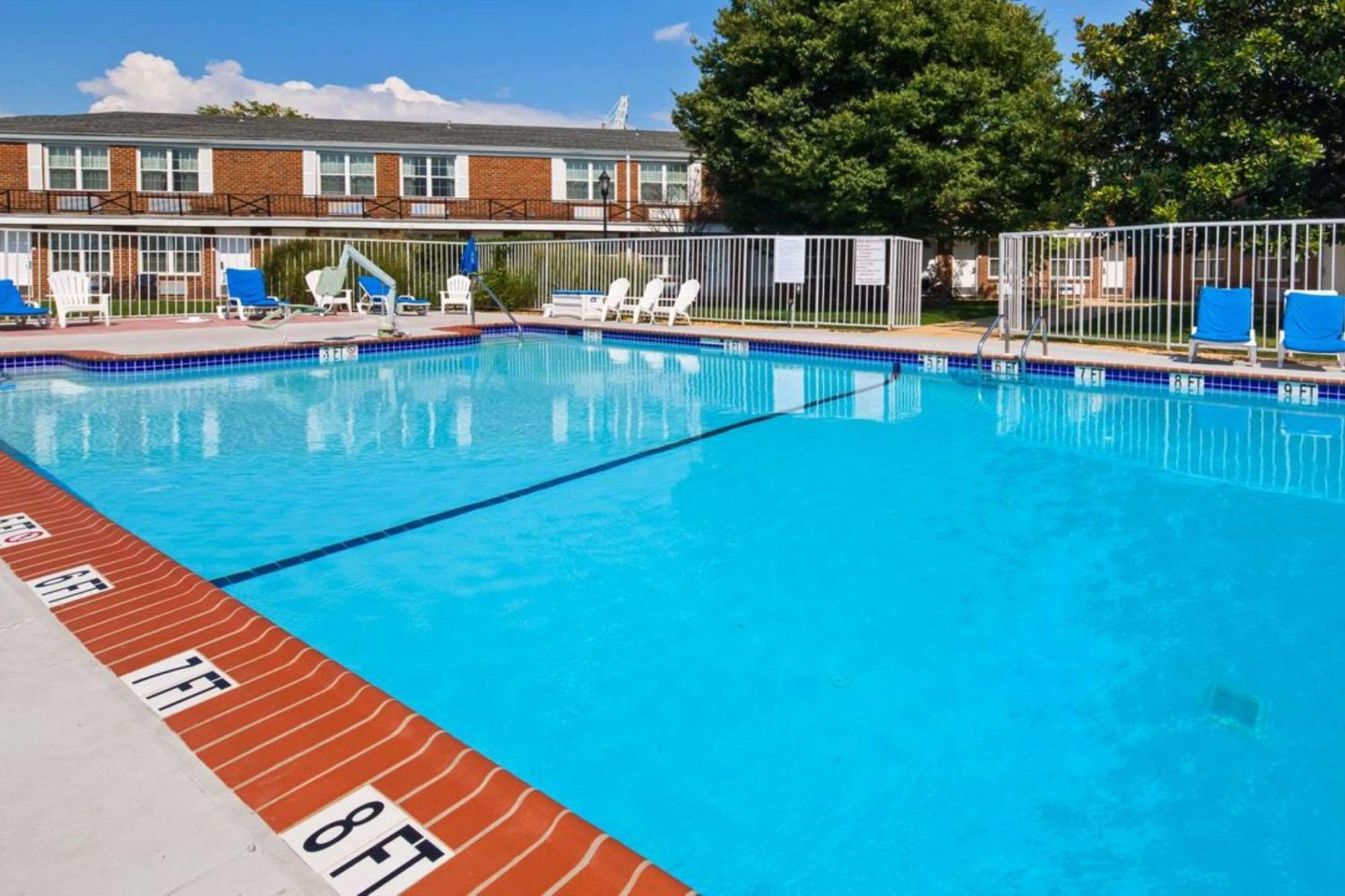Clarion Inn Falls Church-Arlington Exteriör bild