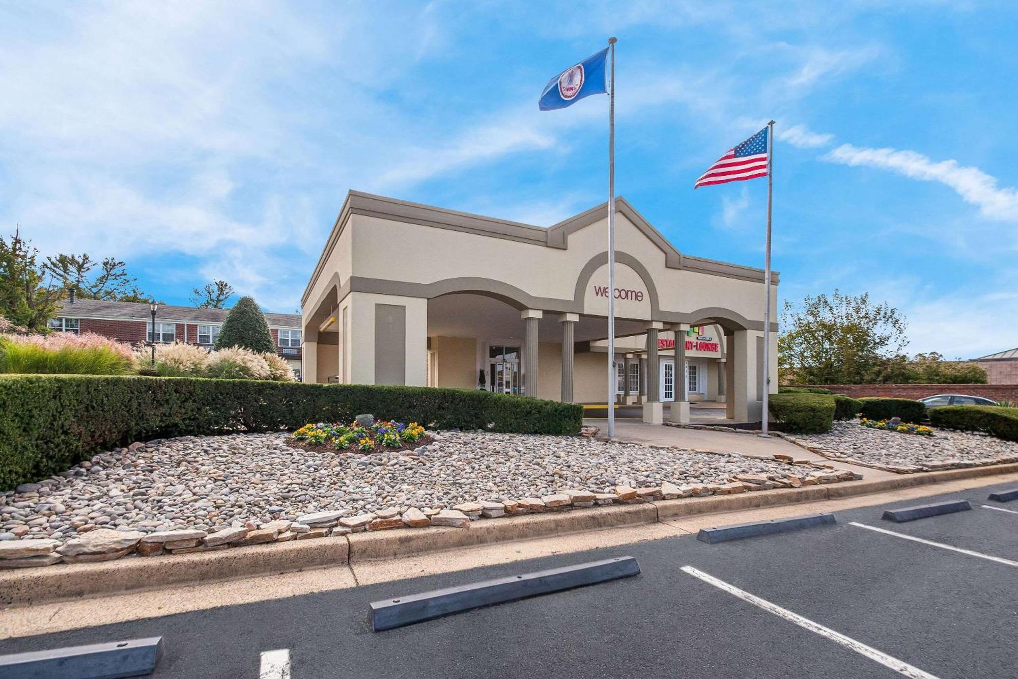 Clarion Inn Falls Church-Arlington Exteriör bild