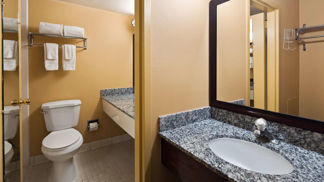 Clarion Inn Falls Church-Arlington Exteriör bild